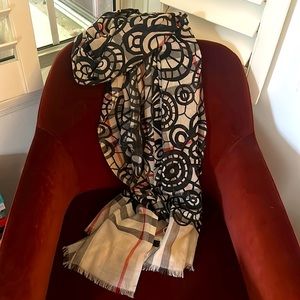 Burberry Lace Check Pashmina